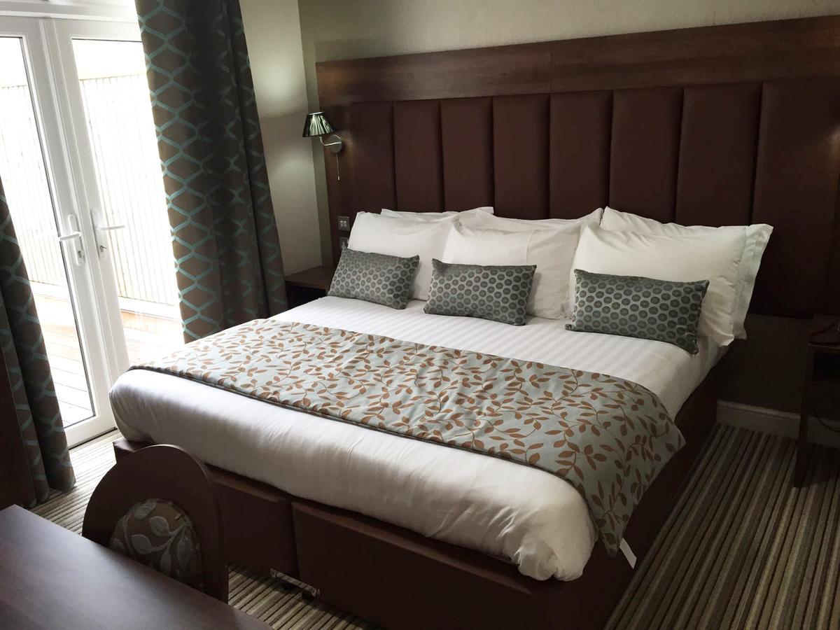 Twin Oaks Hotel Chesterfield Ngoại thất bức ảnh